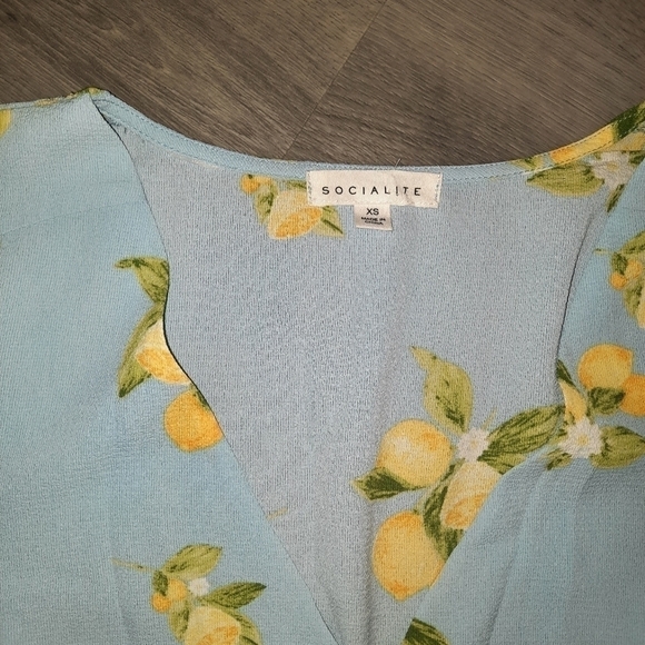Socialite Lemon Blouse - Picture 4 of 6